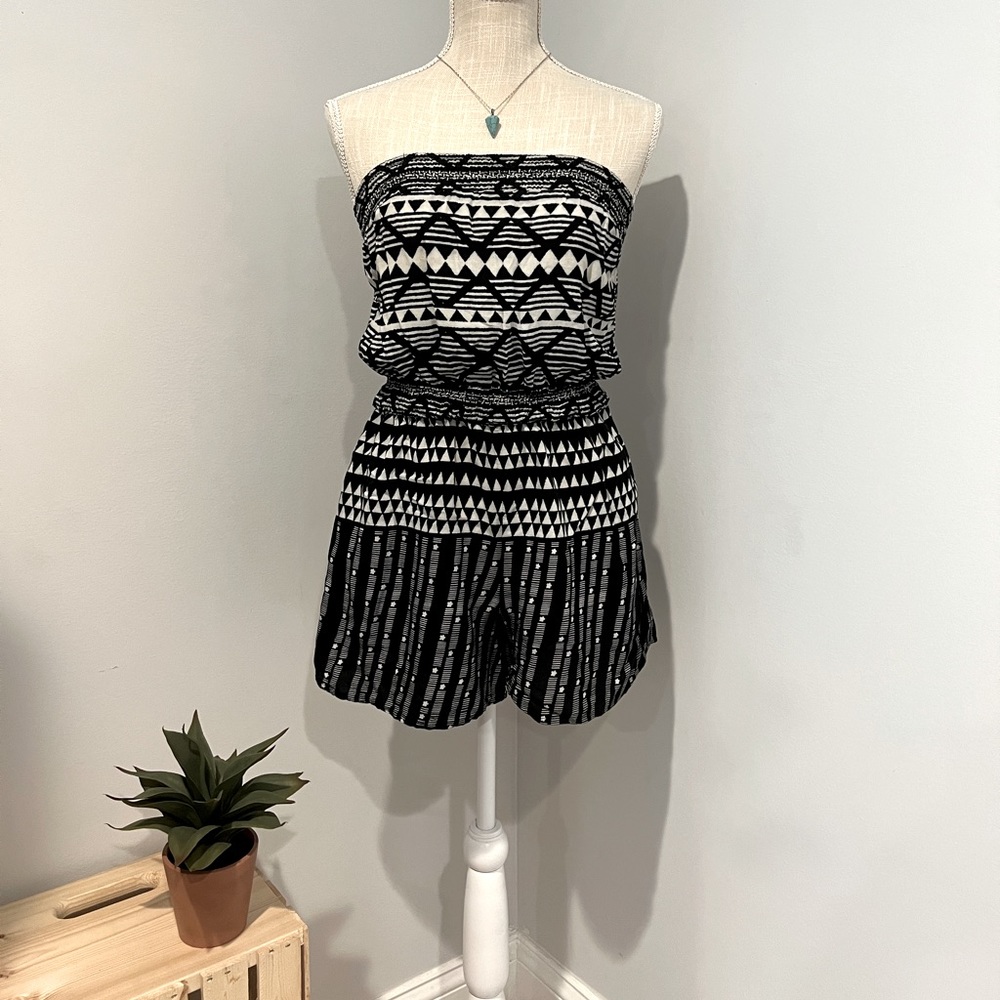Xhilaration Tribal Harem Strapless Romper | B&W Size Medium